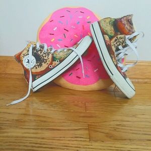 🍩RARE DONUT CONVERSE! WOMEN'S 6